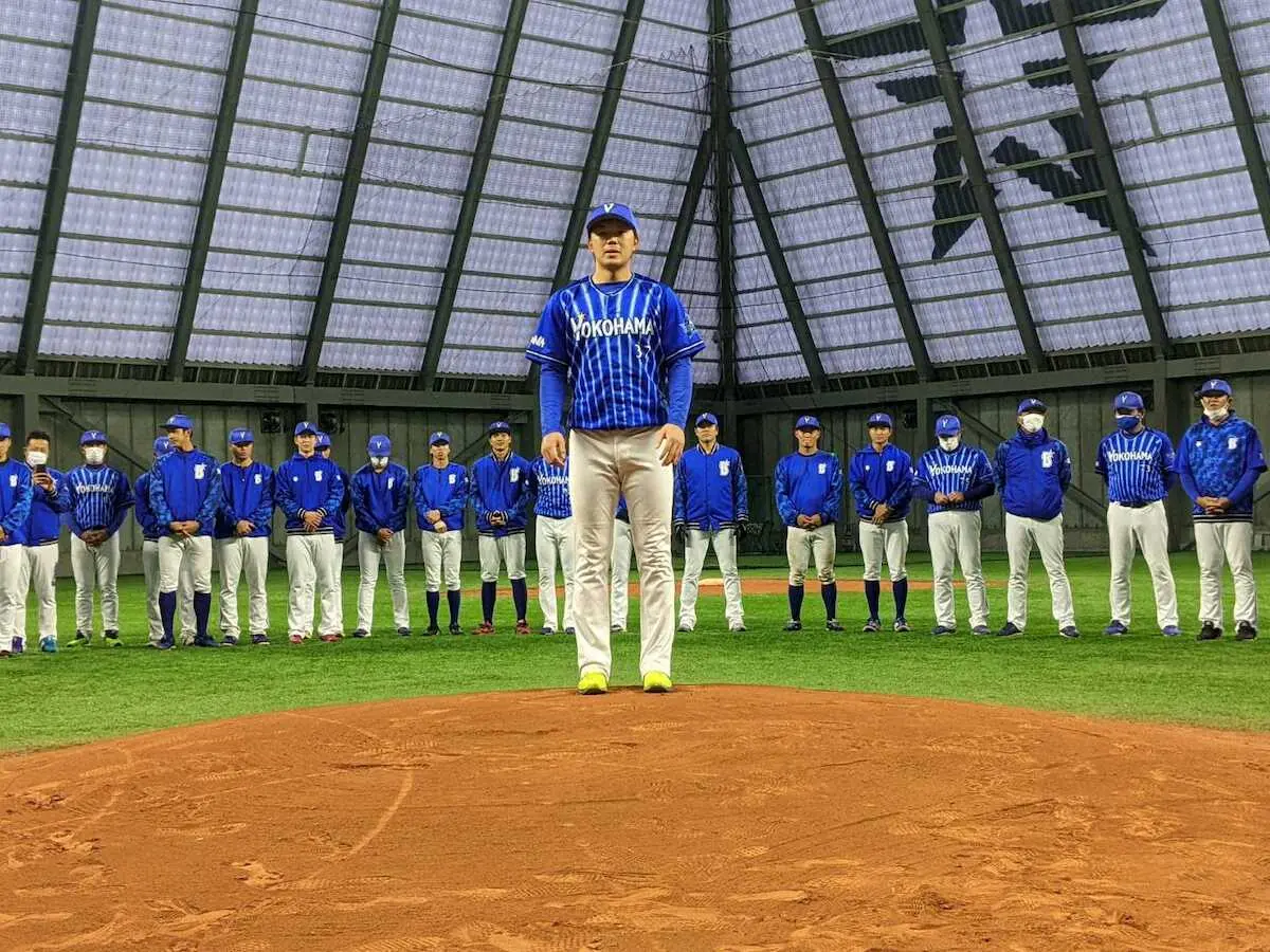 【画像・写真】DeNA秋季トレ打ち上げ　楠本が手締め役指名　三浦監督「一番、濃い練習をしていた」