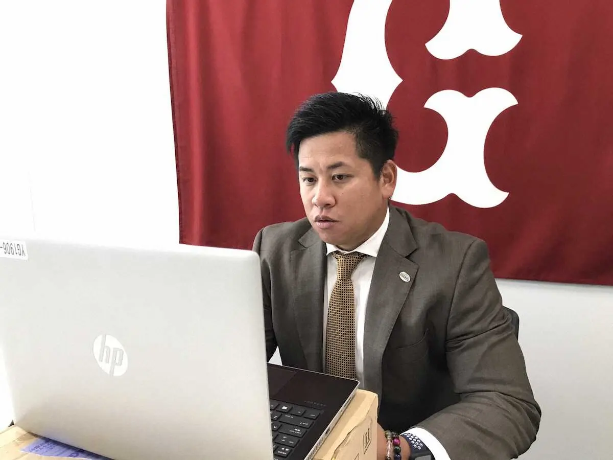 【画像・写真】巨人・戸根　300万円減でサイン　来季は自己最多50試合登板目標