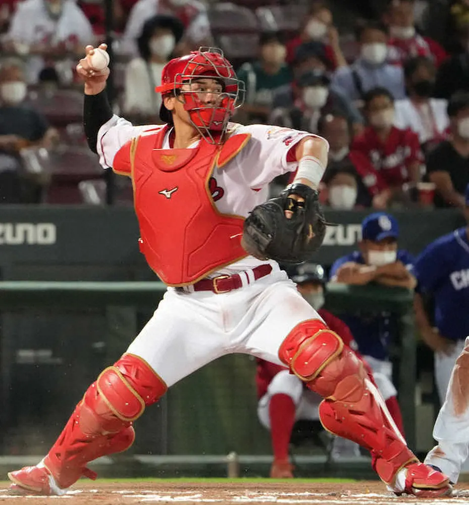 【画像・写真】広島・会沢　坂倉との正捕手争い見据え、今オフのテーマは体づくり「変えないといけない時期」