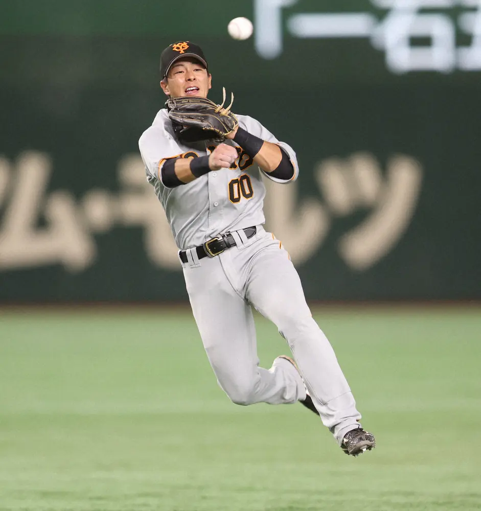 【画像・写真】巨人・湯浅が700万円増でサイン「来年は1年間、1軍に」