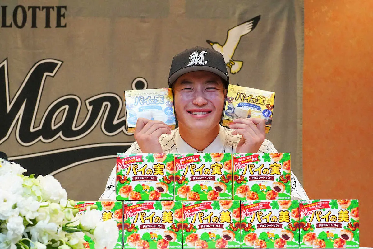 【画像・写真】ロッテ　ドラフト1位・菊地が契約　専大の先輩・黒田博樹氏が憧れ「意識してきた」