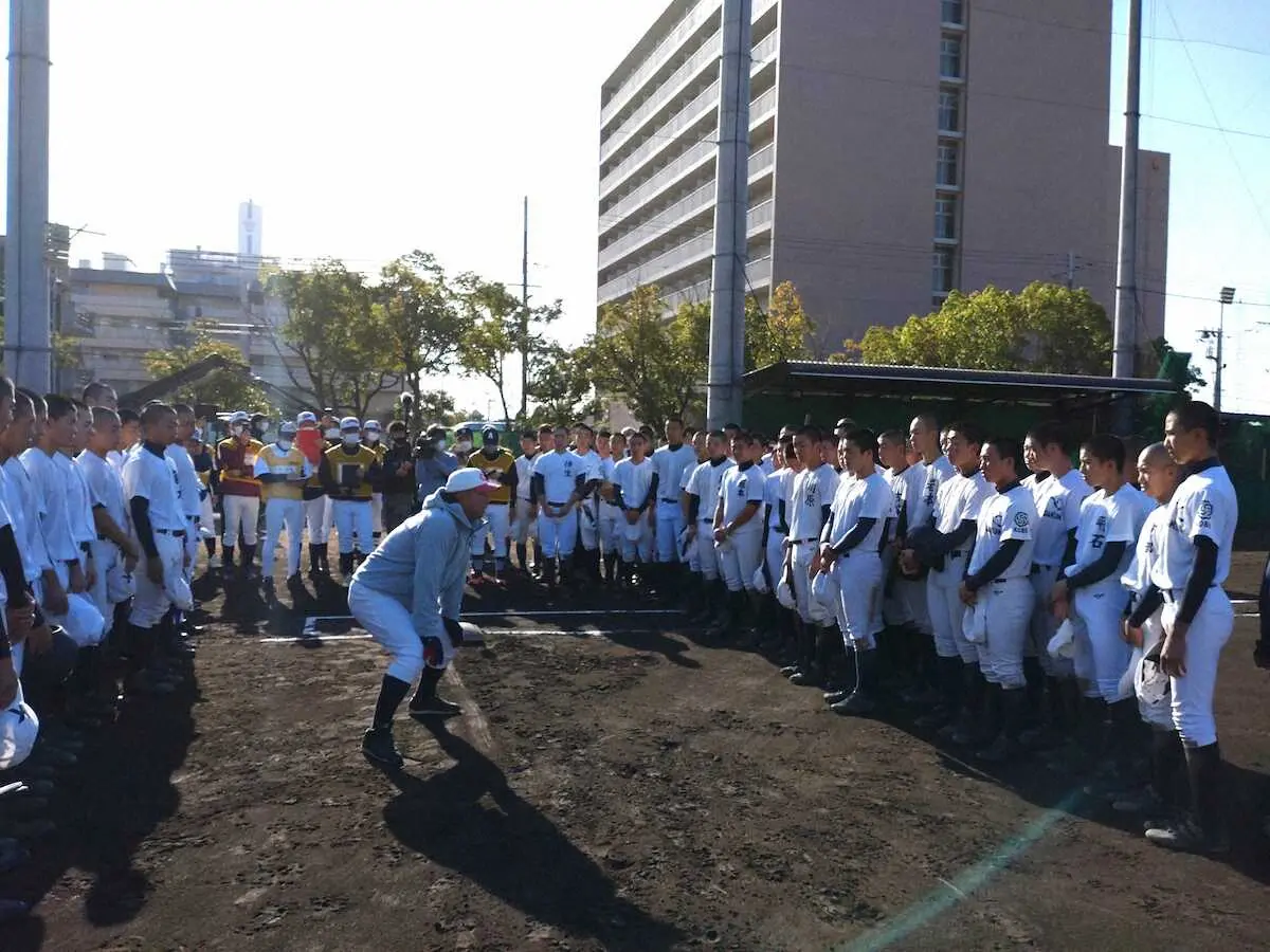 【画像・写真】「また、甲子園で会おう」甲子園塾最終日　選抜確実の英明監督に智弁和歌山監督「1回戦で当たりそう」