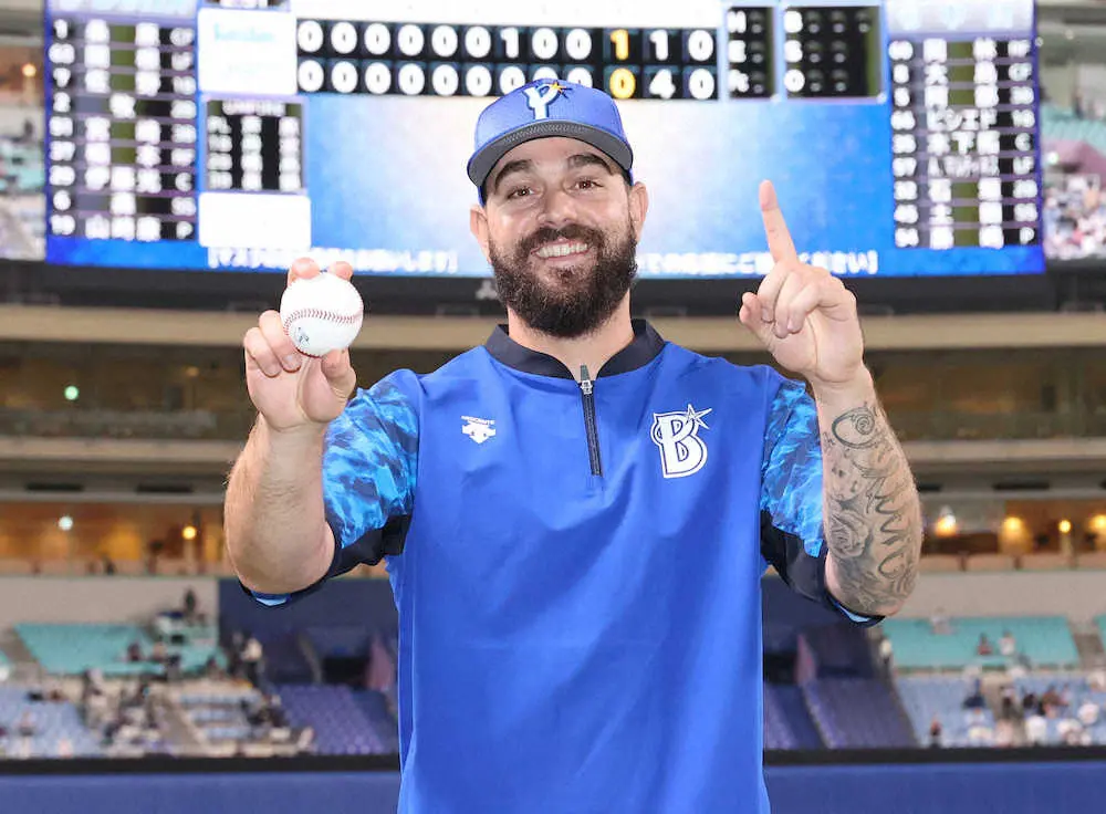 【画像・写真】DeNA、今季途中加入のガゼルマンと来季契約を発表