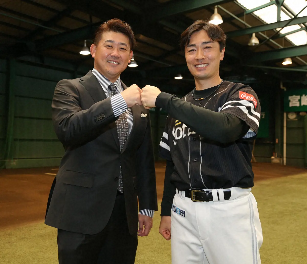 今年2月の春季キャンプでの松坂大輔氏とソフトバンク・和田毅 