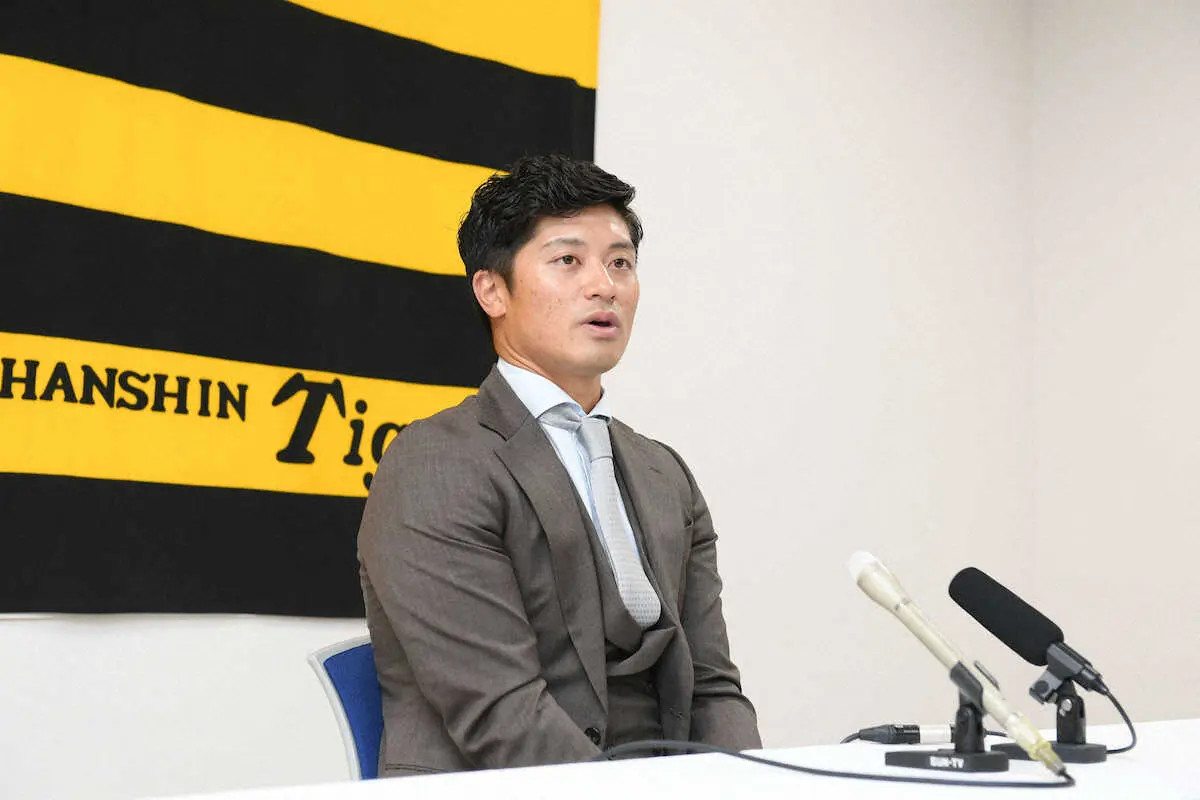 【画像・写真】阪神・坂本、梅野の正捕手内定に待った　ヤクルト・中村との合同トレで捕手の神髄学ぶ