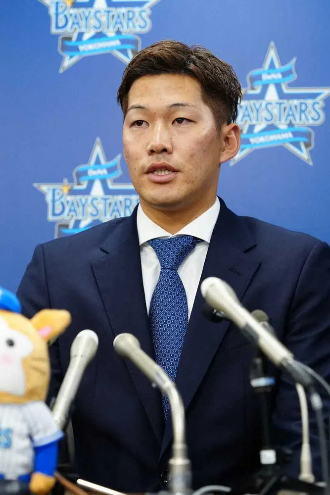 【画像・写真】前中日、DeNA移籍の京田が入団会見　故木下氏の背番号98を継承！