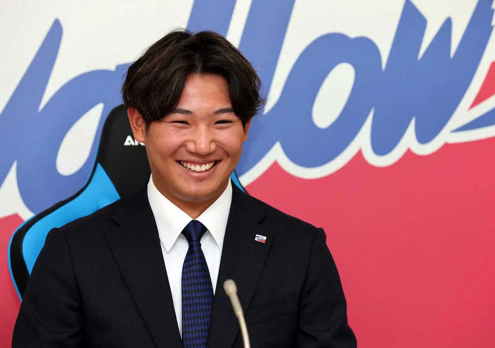 【画像・写真】ヤクルト・奥川　エース背番「18」で完全復活へ　25％減2700万円で更改