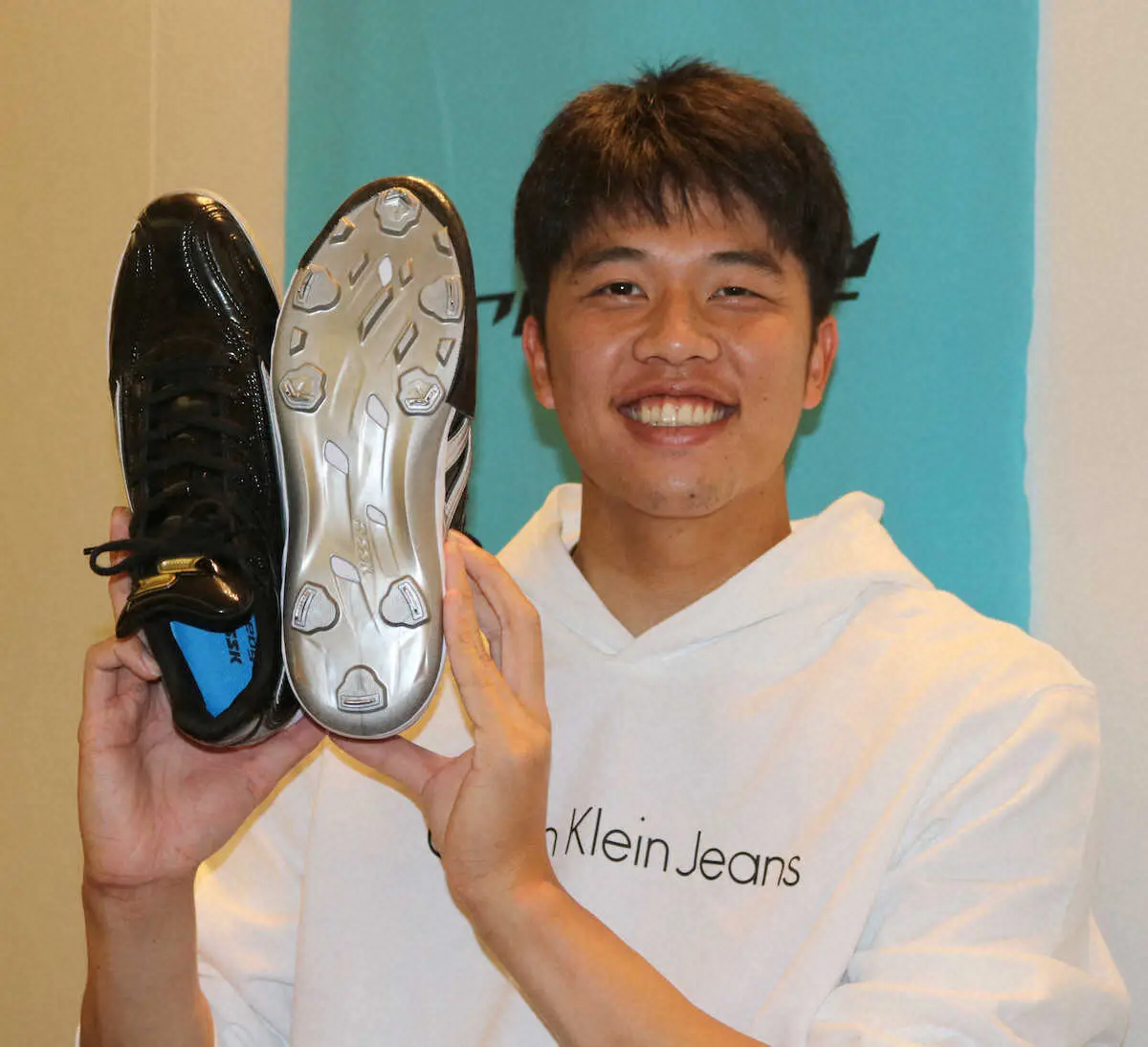 【画像・写真】阪神・才木　新相棒で足固め！来季スパイク改良で先発ローテ完走＆初の規定投球回到達目指す