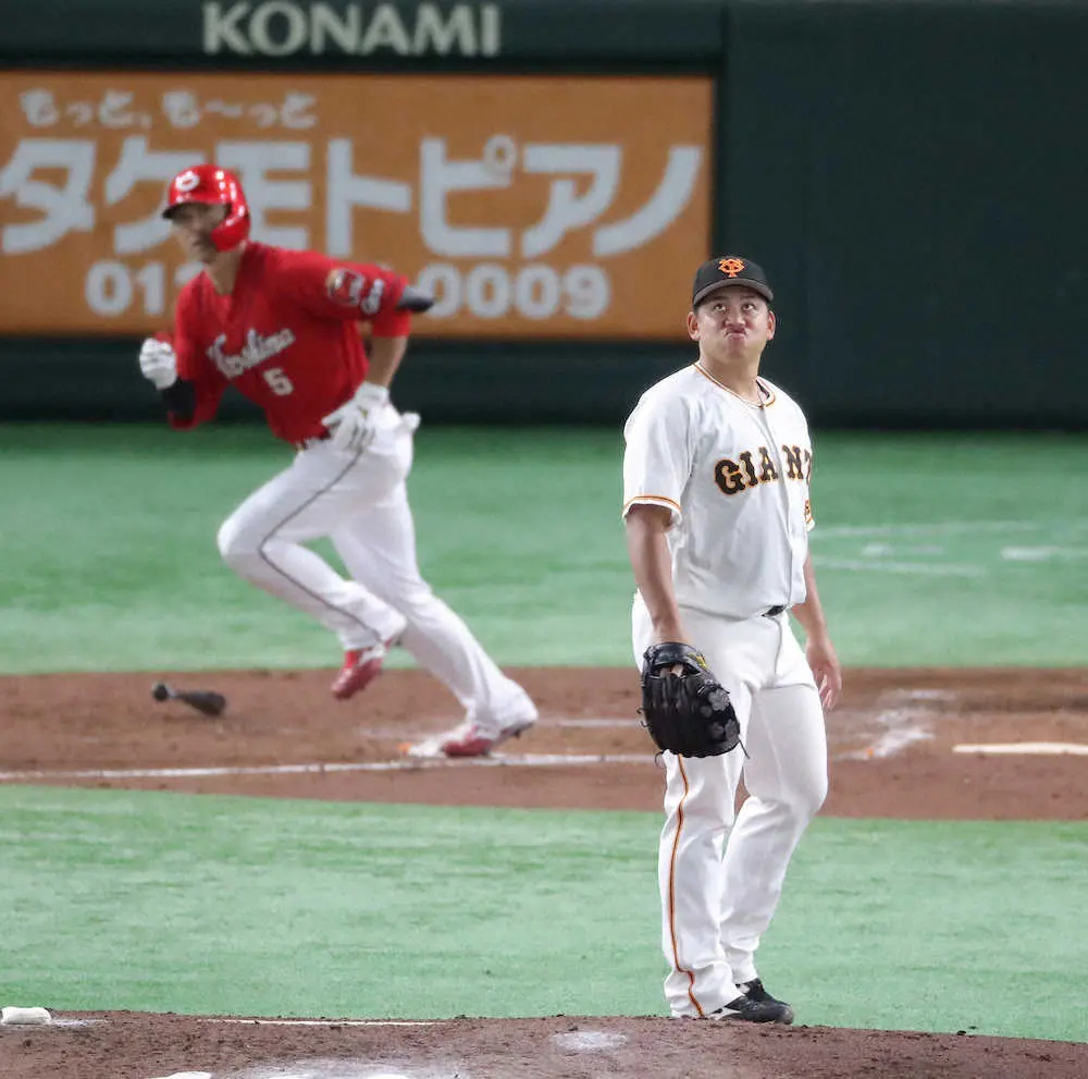 7月16日の巨人―広島戦。3回、長野（左）に満塁本塁打を浴びた戸根
