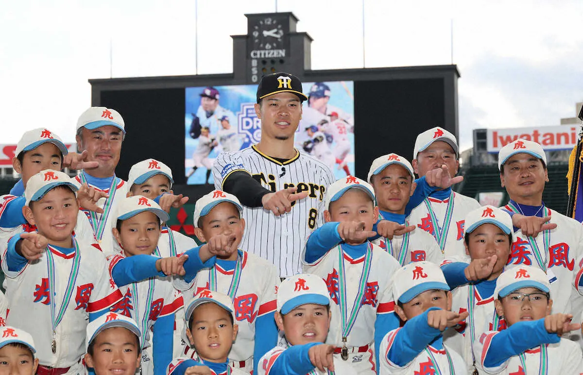 【画像・写真】阪神・佐藤輝「輝カップ」で野球の楽しさ教えるんだZ!「ずっと野球を続けていく子供も増える」