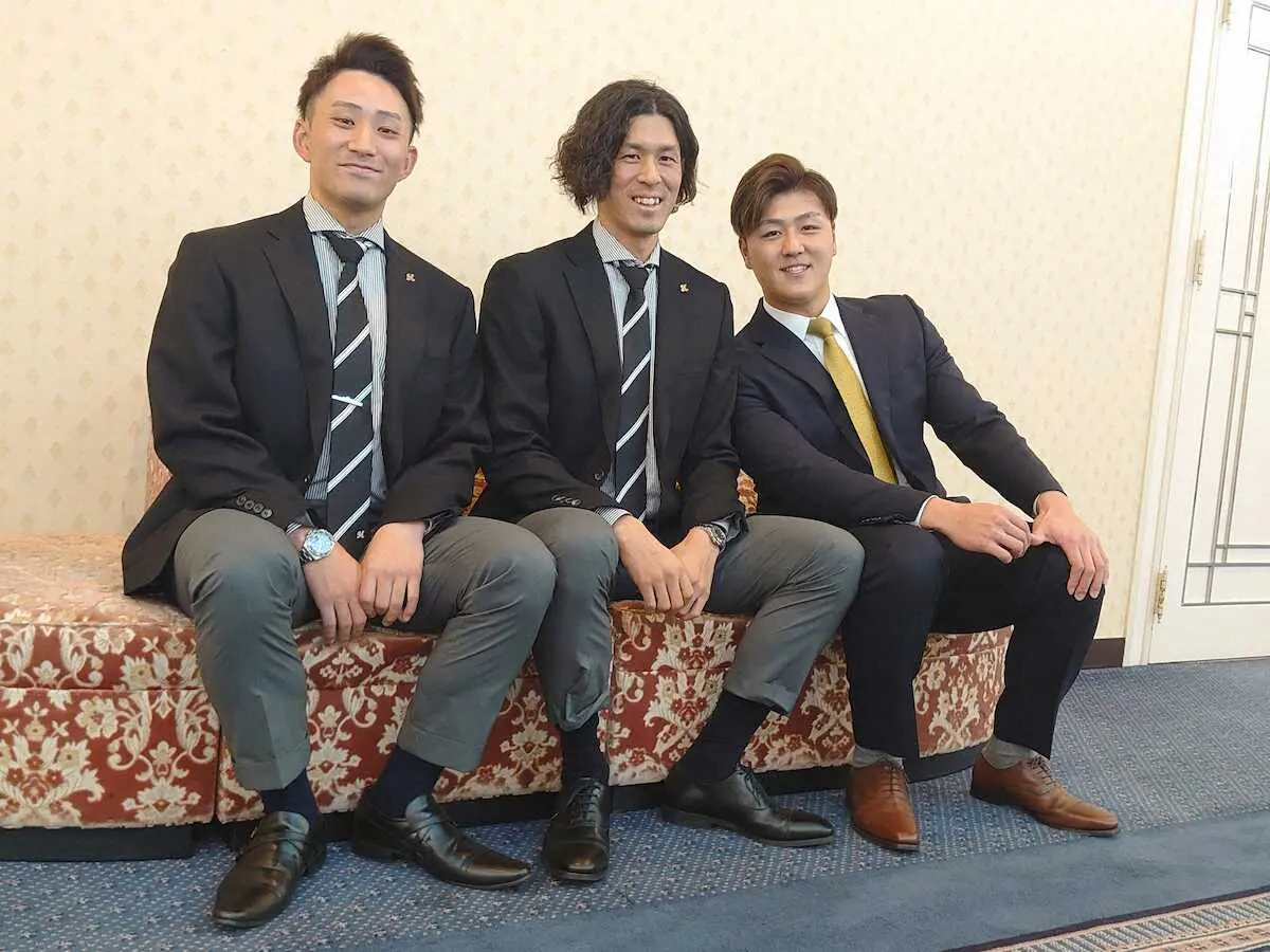【画像・写真】ロッテ・岡　母校の先輩サッカー長友を尊敬「ブラボー使うときくればいい」