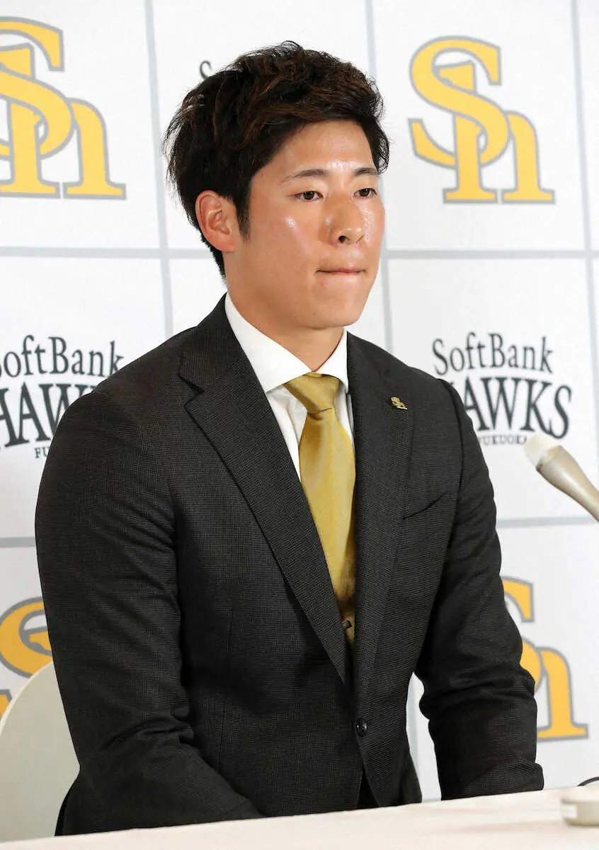 【画像・写真】ソフトバンク上林　右アキレス腱断裂から完全復活誓う　近藤加入に「自分が打つだけ」