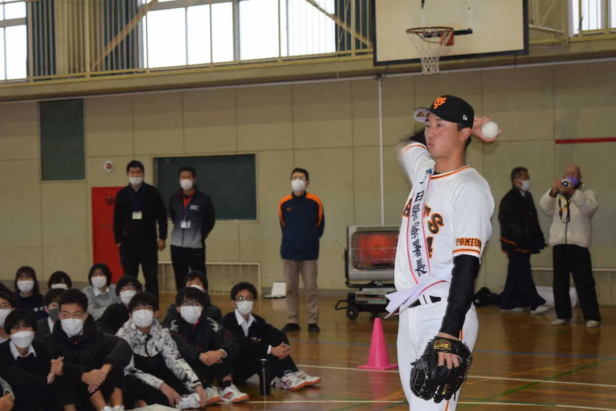 【画像・写真】巨人・直江、地元・長野で一日警察署長　来季こそ「1軍で投げることを一番に考えて頑張る」