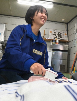 マネジャーは元柔道強化指定選手 選抜出場当確の健大高崎 転身 越境で夢追う伊藤さん 震えました スポニチ Sponichi Annex 野球