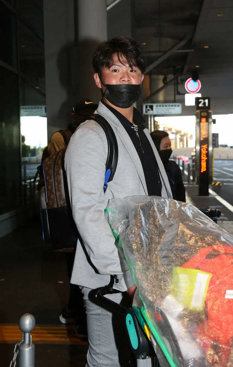 【画像・写真】ヤクルト・清水　マクガフ退団で新守護神の座奪う　ハワイV旅行終えて帰国