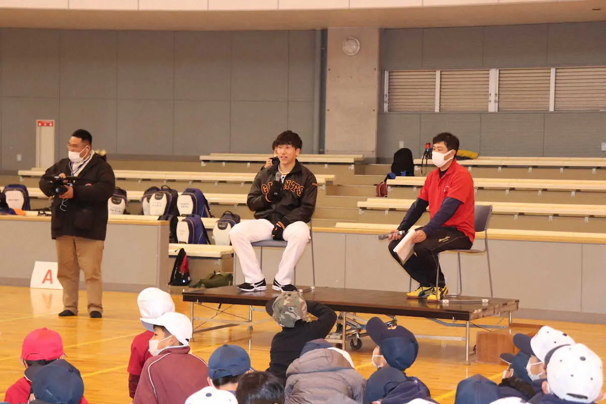 【画像・写真】質問に答える巨人・大勢