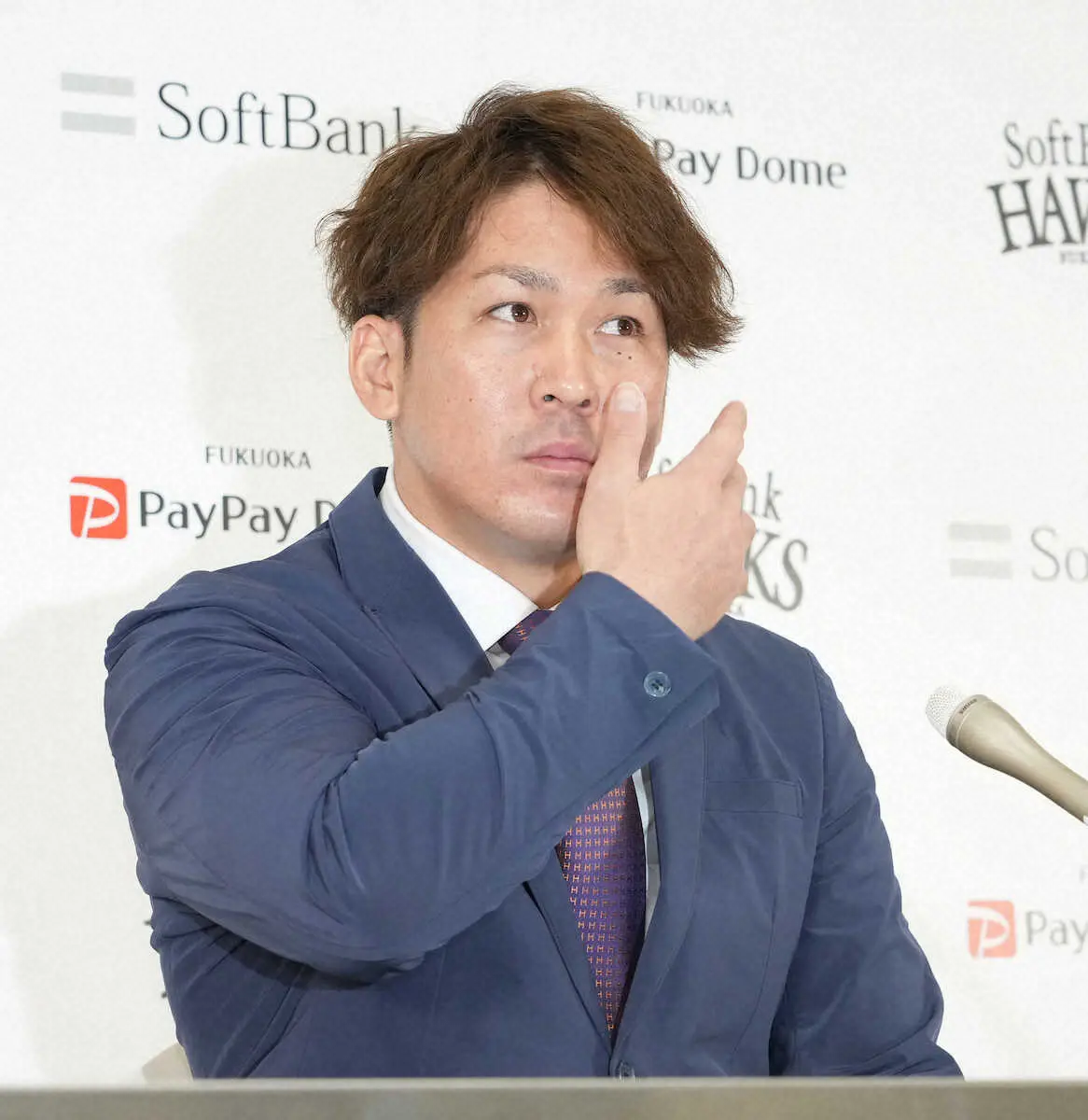 【画像・写真】ソフトバンク甲斐　現状維持の2億1000万円でサイン「何も貢献できなかった」