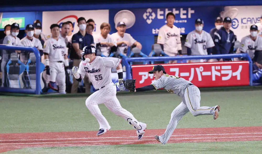 【画像・写真】阪神・浜地　悪送球でCS終戦を初激白　「矢野さんの監督業を終わらせてしまった」