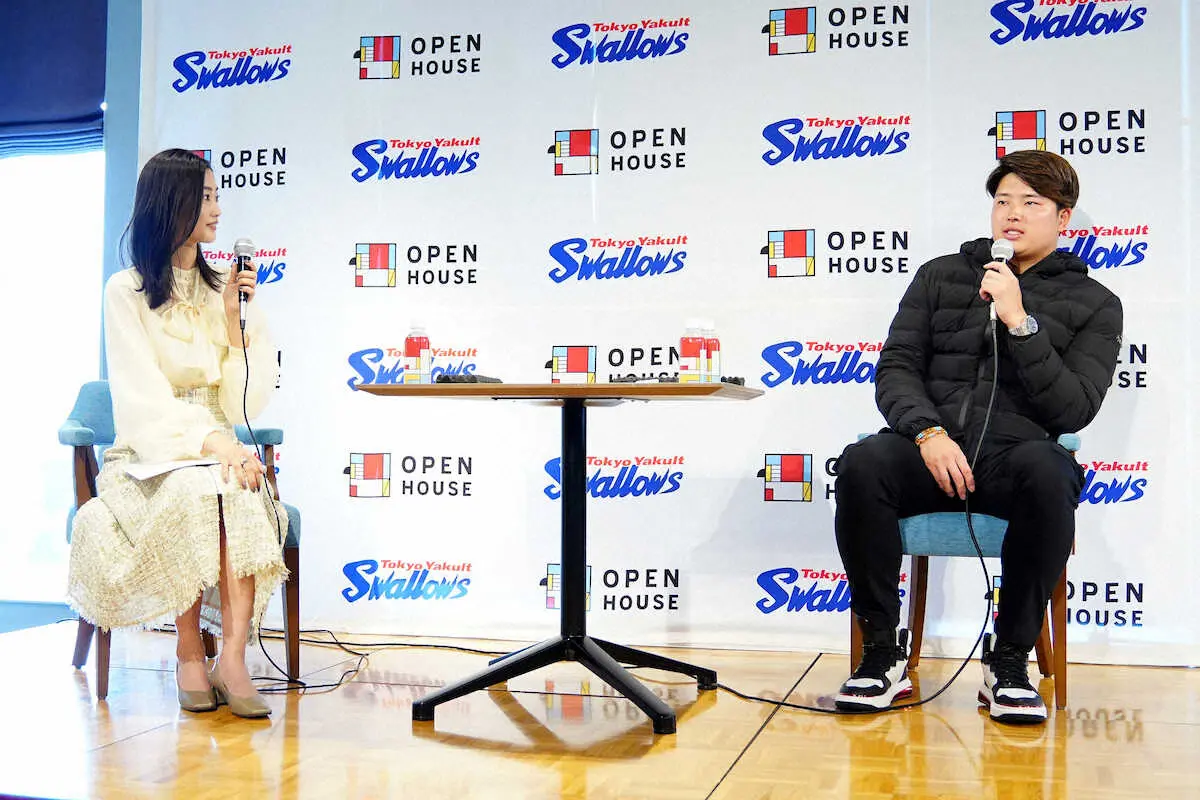 【画像・写真】ヤクルト・村上、来季の“推し”はドラ3・沢井　56本塁打を「ぜひ、超していただければ」