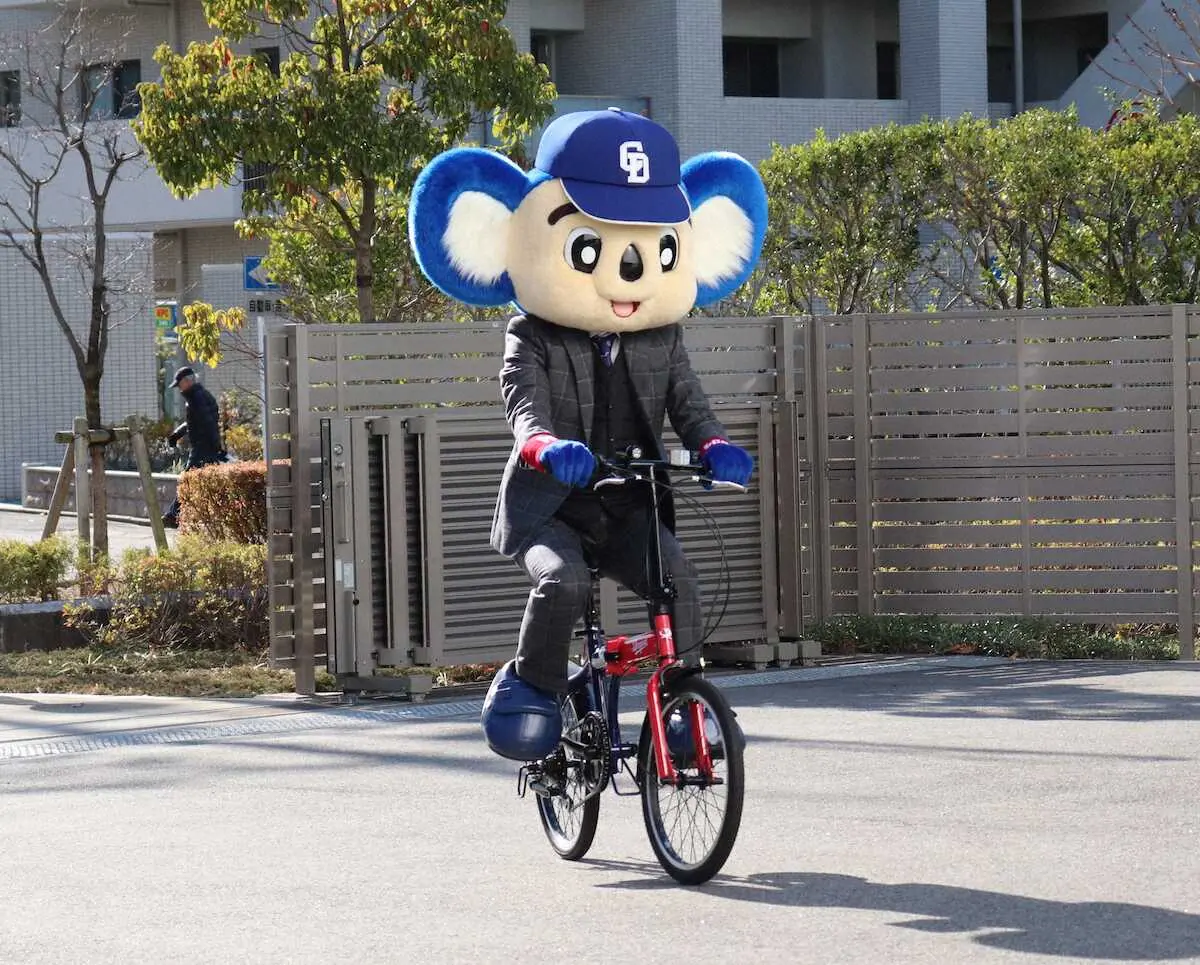 【画像・写真】中日・ドアラ、食パン617グラムで更改　球団から「ざっくりよくやってるって感じ」　来季もバク転は封印