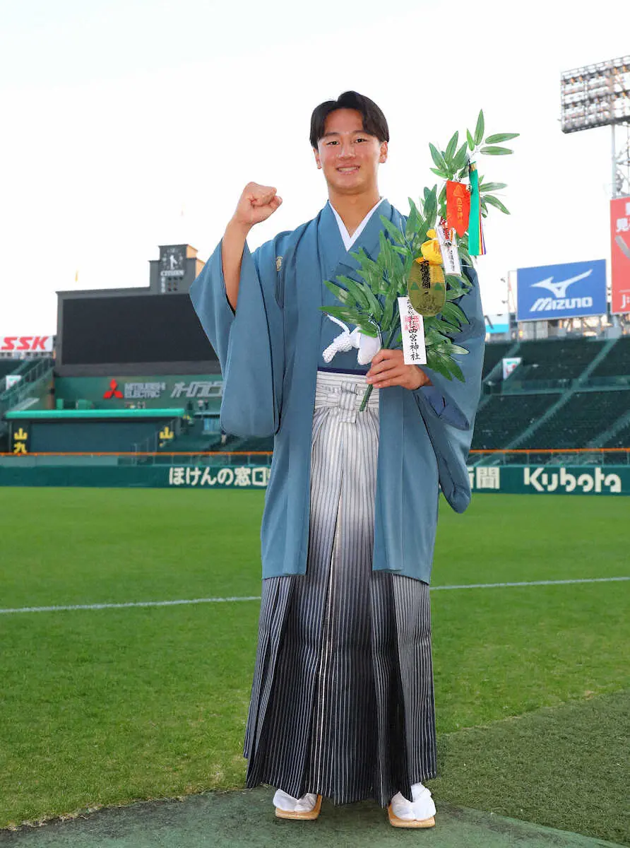 【画像・写真】阪神・森木、2年目来季の漢字は“挑”！「1軍で活躍してなんぼ」ポジション固執せず登板増へ“挑”む