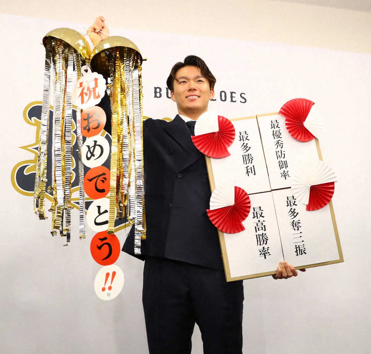 【画像・写真】オリ・由伸　投手最年少で6億円超え！6・5億で更改　イチロー、金子ごぼう抜き7年目で球団最高給に