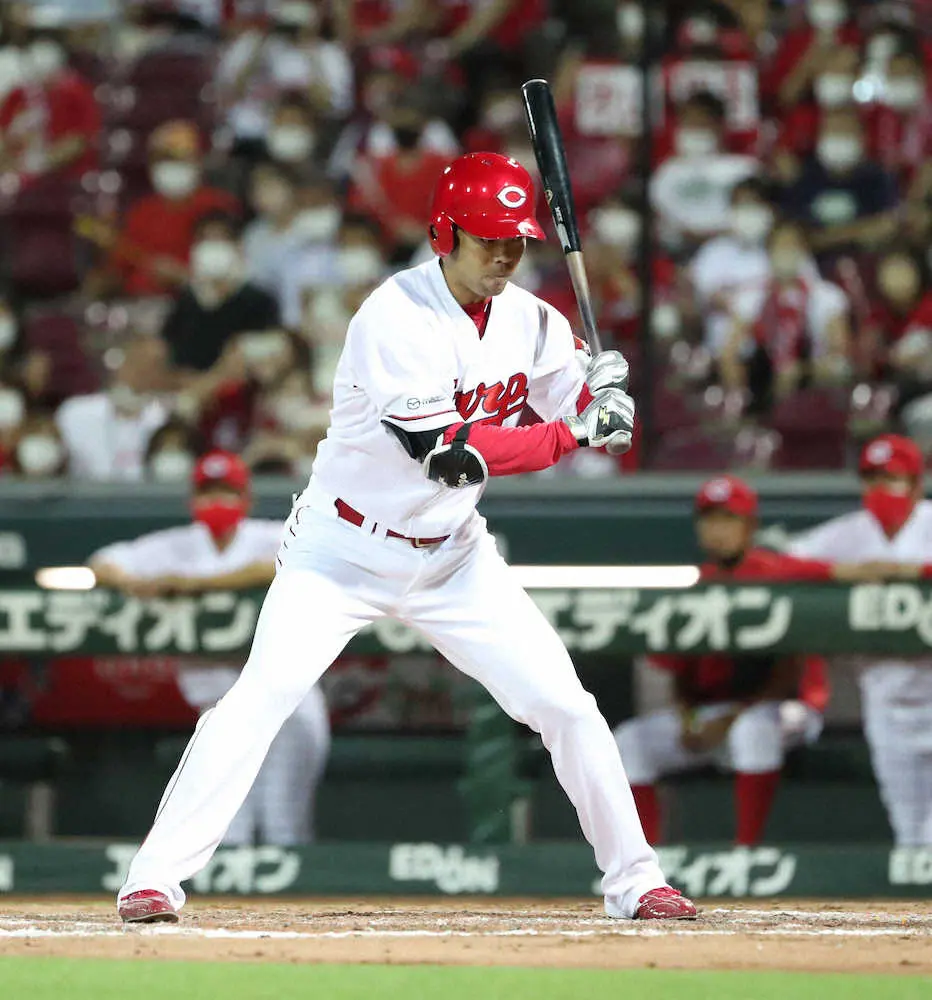 【画像・写真】広島・秋山翔吾　本拠デビュー戦の4打席4三振は「3打席目からもう足ブルブル震えてました」