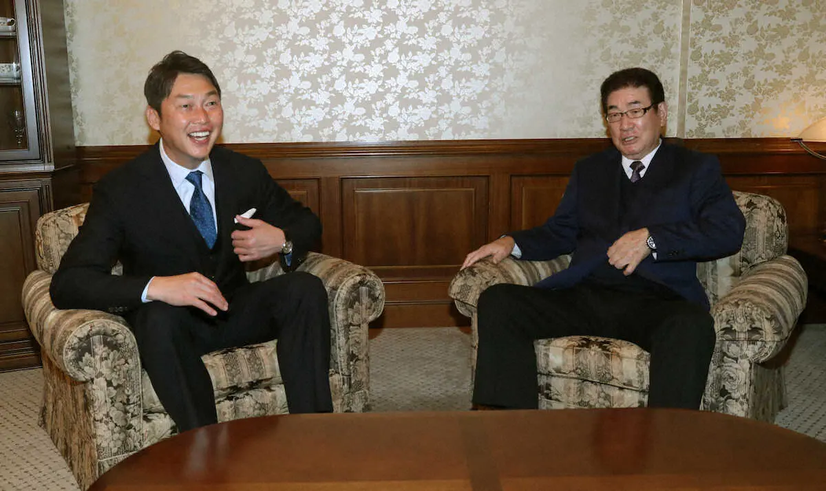【画像・写真】広島・新井監督「ガムシャラに」「良い伝統絶対に継承」「4番打者育てたい」　山本浩二氏と新春対談（2）