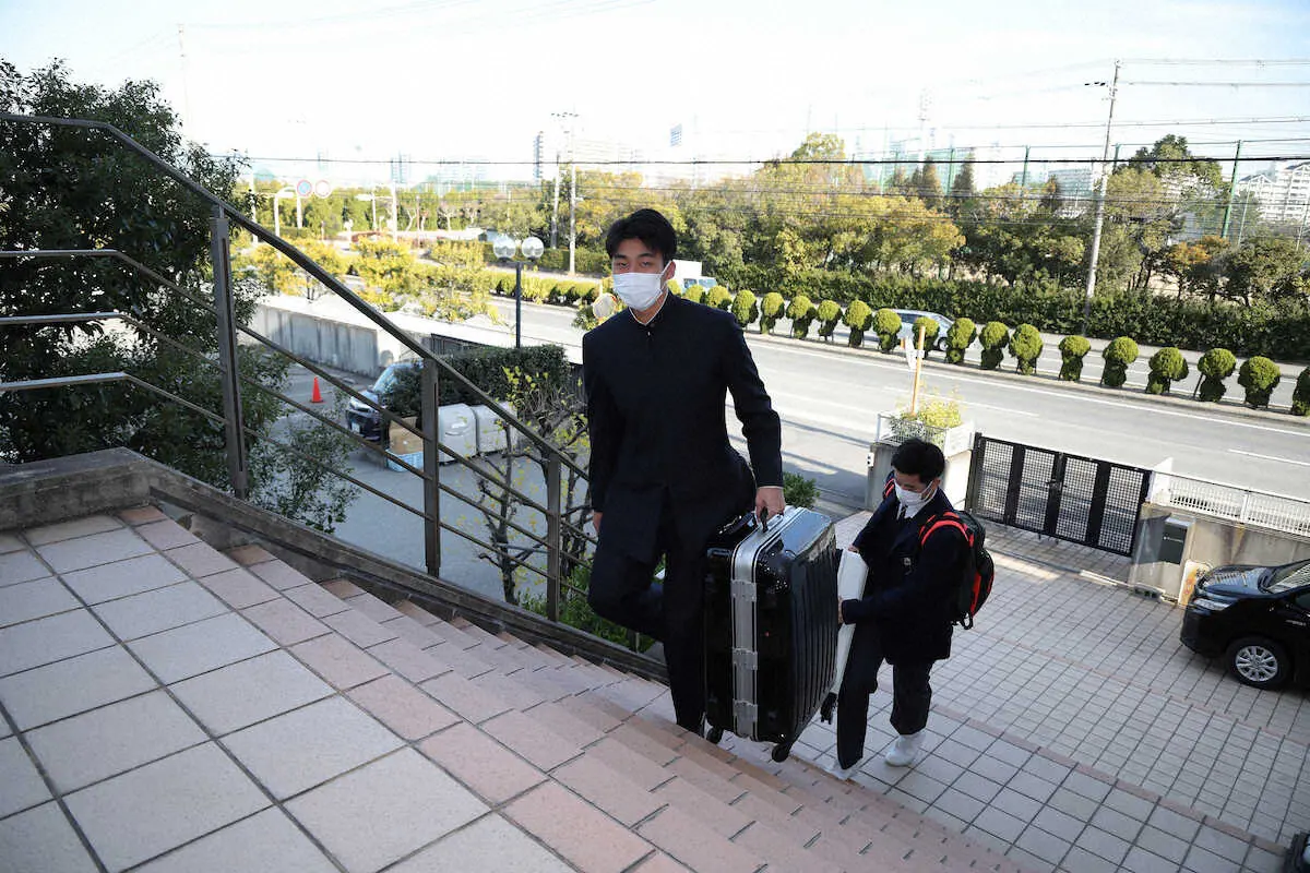 【画像・写真】阪神ドラフト4位・茨木が決意の入寮　高卒同期と1軍共演へ「力を合わせてやっていく」