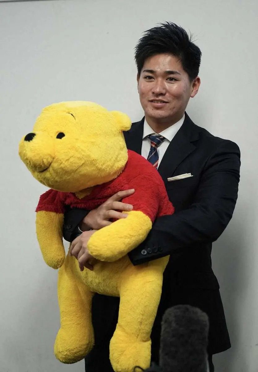 【画像・写真】ヤクルト・ドラ5北村　プーさんぬいぐるみと入寮「泣いているときに一緒に一夜を過ごしている」