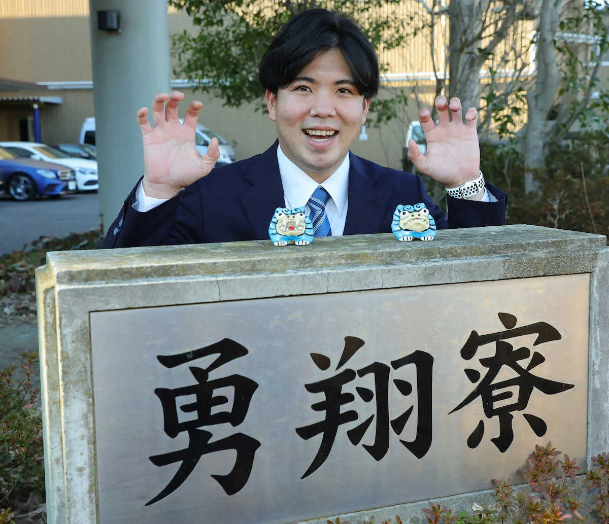 【画像・写真】日本ハム2位ルーキー・金村が入寮　シーサー持ち込み「全力で一日大切に」