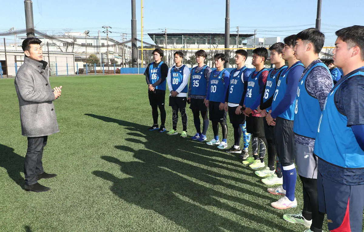 【画像・写真】DeNAドラ1・松尾　赤く燃える　赤ミット＆赤バット持参「自分の考え大事に持って頑張る」