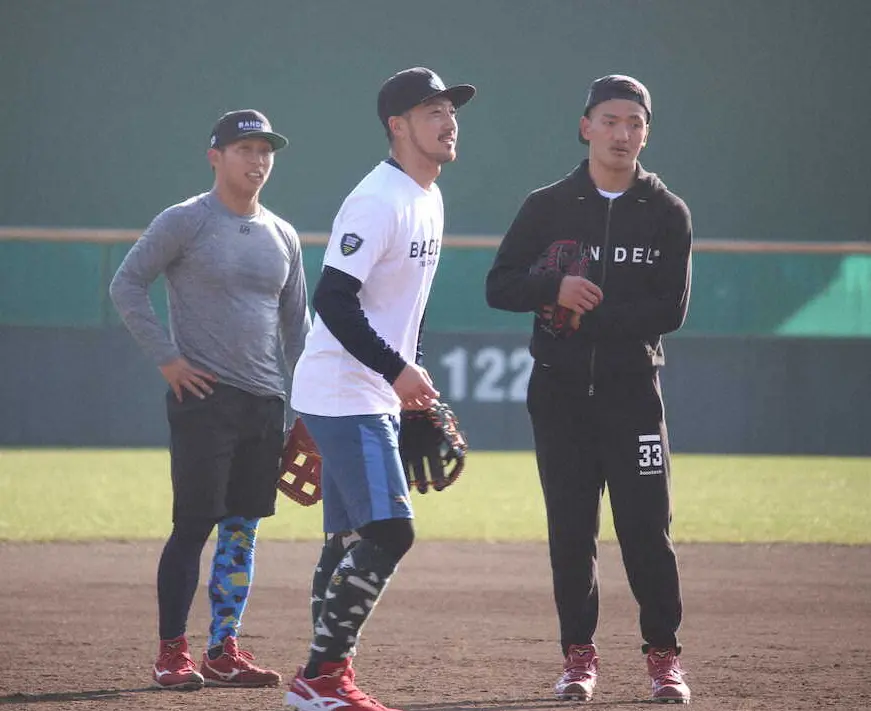 【画像・写真】広島・矢野　遊撃奪取へ！最大のライバル・小園に挑戦状　「菊池さんと組んで12球団一の二遊間」目指す