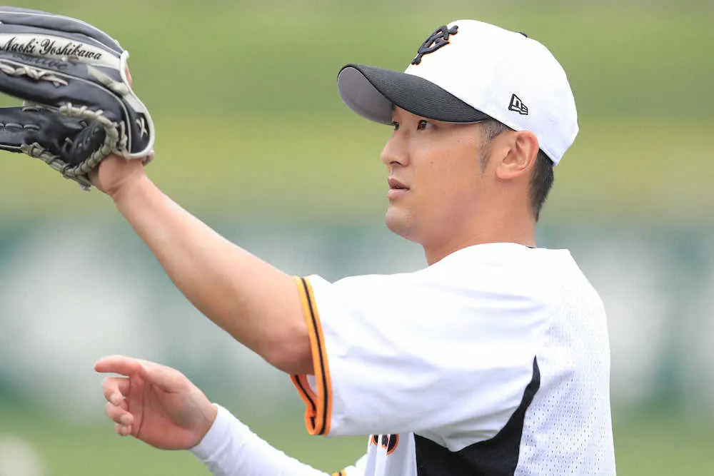 【画像・写真】巨人・吉川　「力強さ」求め自主トレ　「3割以上を目指して」振りまくる