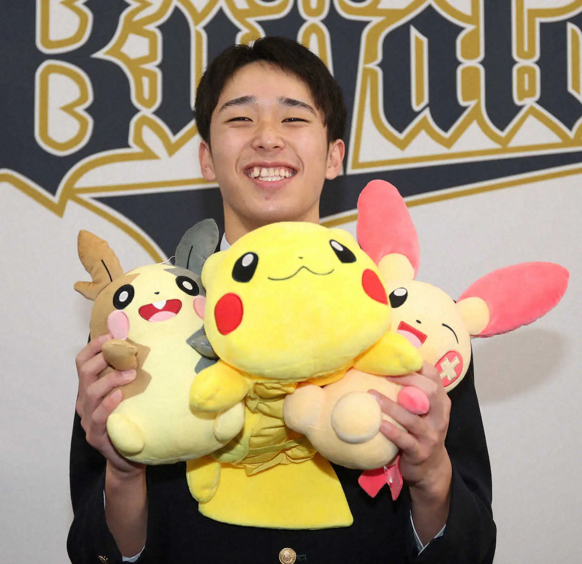 【画像・写真】オリックス、ドラ3・斉藤は“可愛い系男子”　ポケモンぬいぐるみ3体持参で、はにかみ入寮