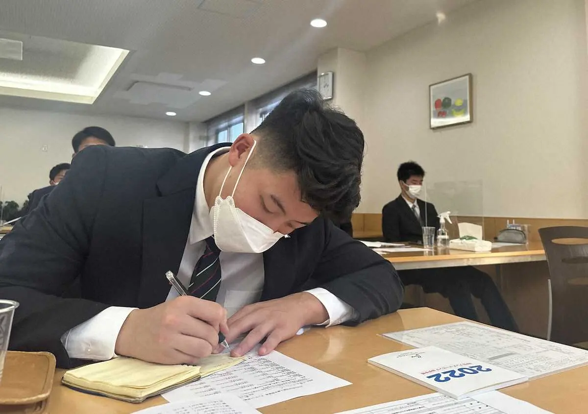 【画像・写真】ロッテ・ドラ1菊地　新人研修会で自覚「常に自分を律して行動していかなくちゃ」