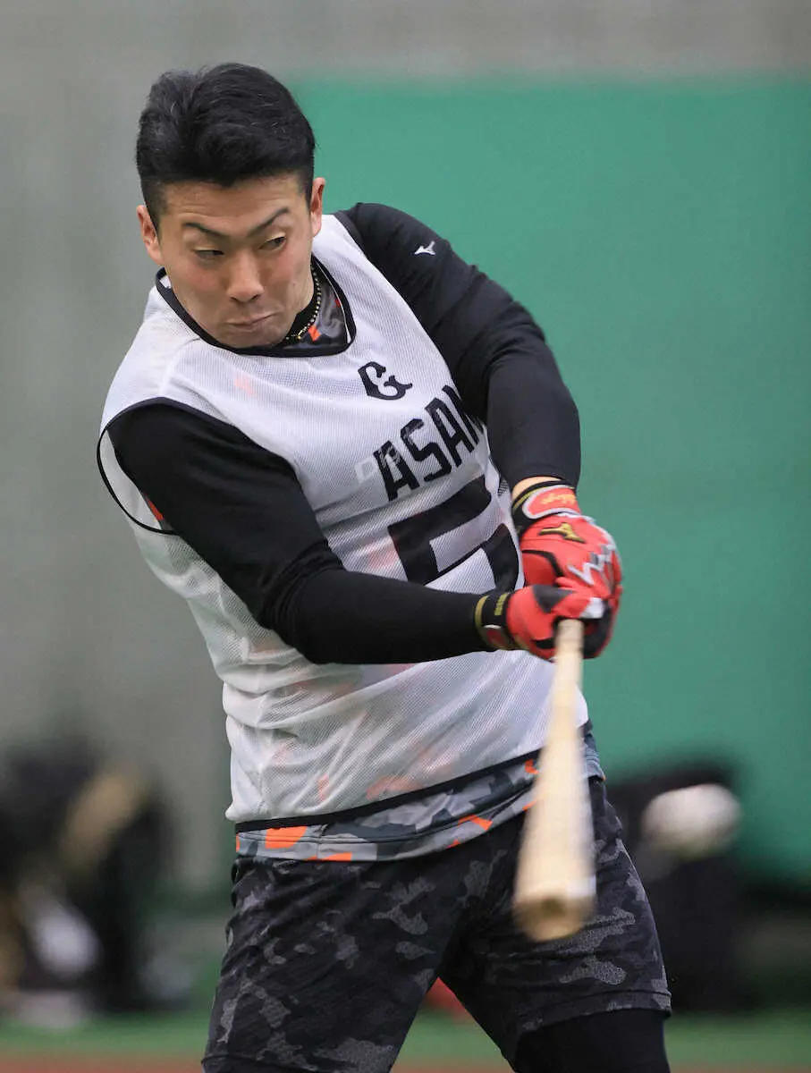【画像・写真】巨人ドラ1浅野「全力」イチ流始動　高松商でイチロー氏から指導、恩師モデルのグラブで新人合同自主トレ