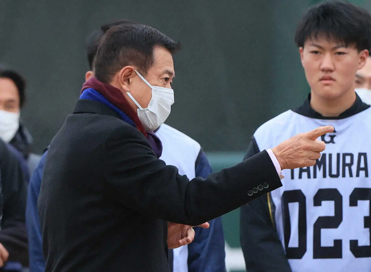 【画像・写真】巨人・原監督　新人合同自主トレで訓示　「大きな選手に育つように我々は全力でサポートします」