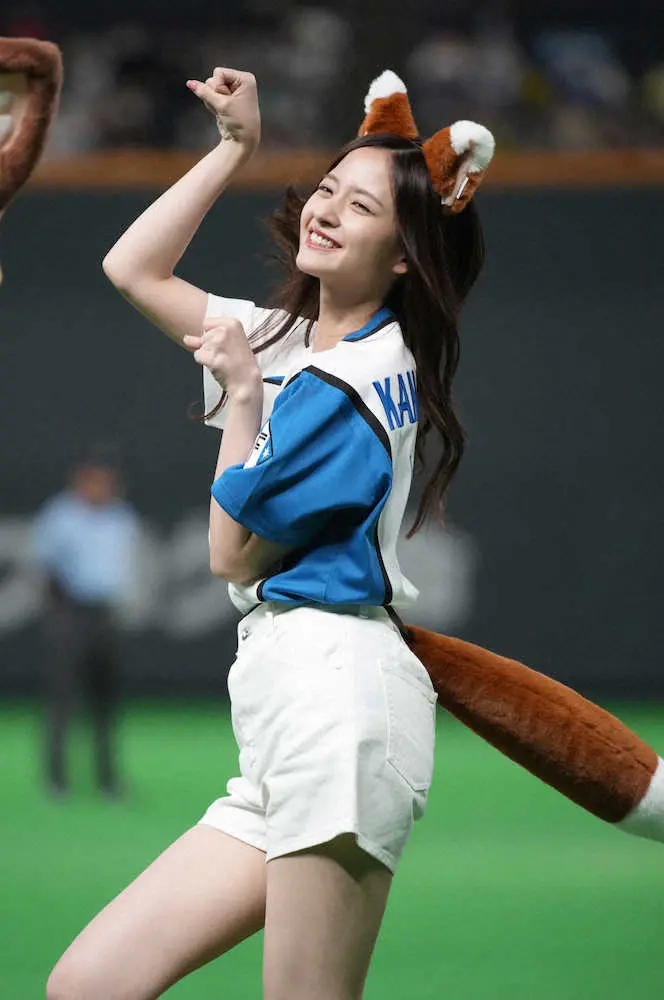 【画像・写真】＜日・ソ＞きつねダンスを踊る乃木坂46の金川紗耶（撮影・高橋茂夫）