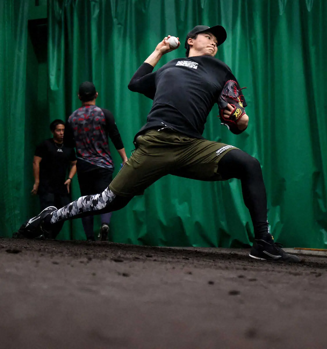 【画像・写真】阪神・湯浅　新守護神へ「横滑り」スライダー習得中「バッターが嫌がるボールを目指したい」