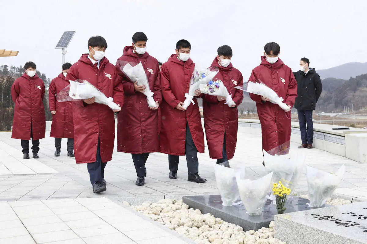 【画像・写真】楽天新人10人が東日本大震災被災地を訪問　ドラ1・荘司「困っている誰かの力に」