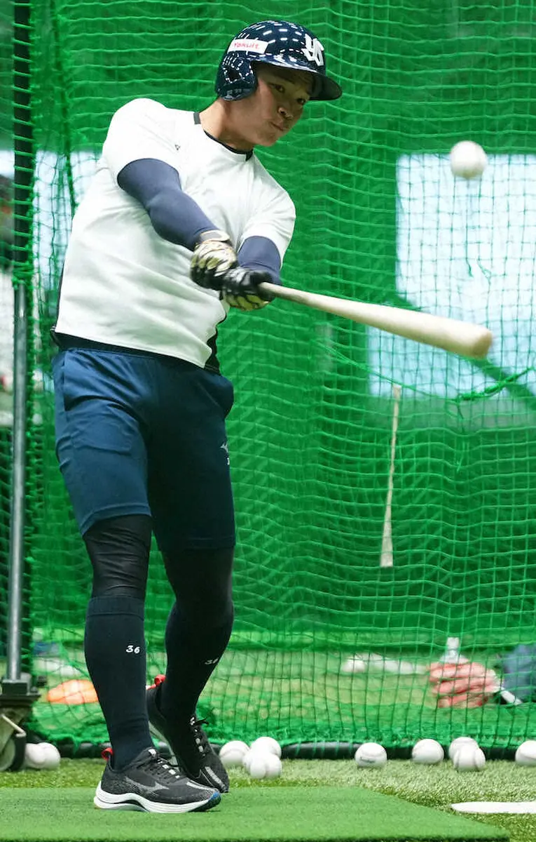 【画像・写真】ヤクルト・ドラ2西村　道具から一流にこだわる！“長野バット”で打力向上へ「振ってみていいなと」