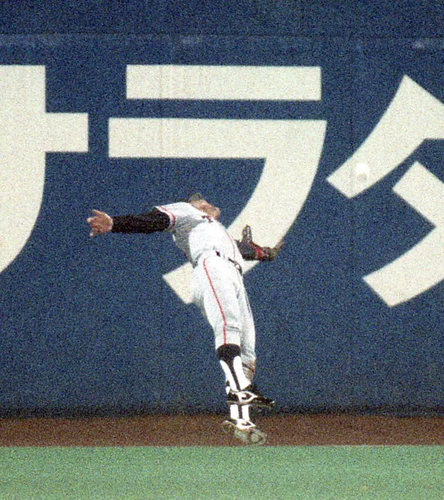 【画像・写真】屋鋪要さん　引退が頭よぎった“バンザイエラー”　翌日かかってきた電話に救われ、日本一