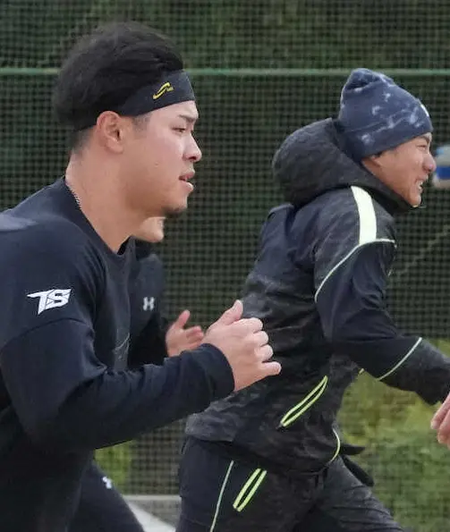 【画像・写真】阪神・佐藤輝　ギータの帝王学でスーパースターの道歩む　昨オフの吉田正に続き超人エキス吸収