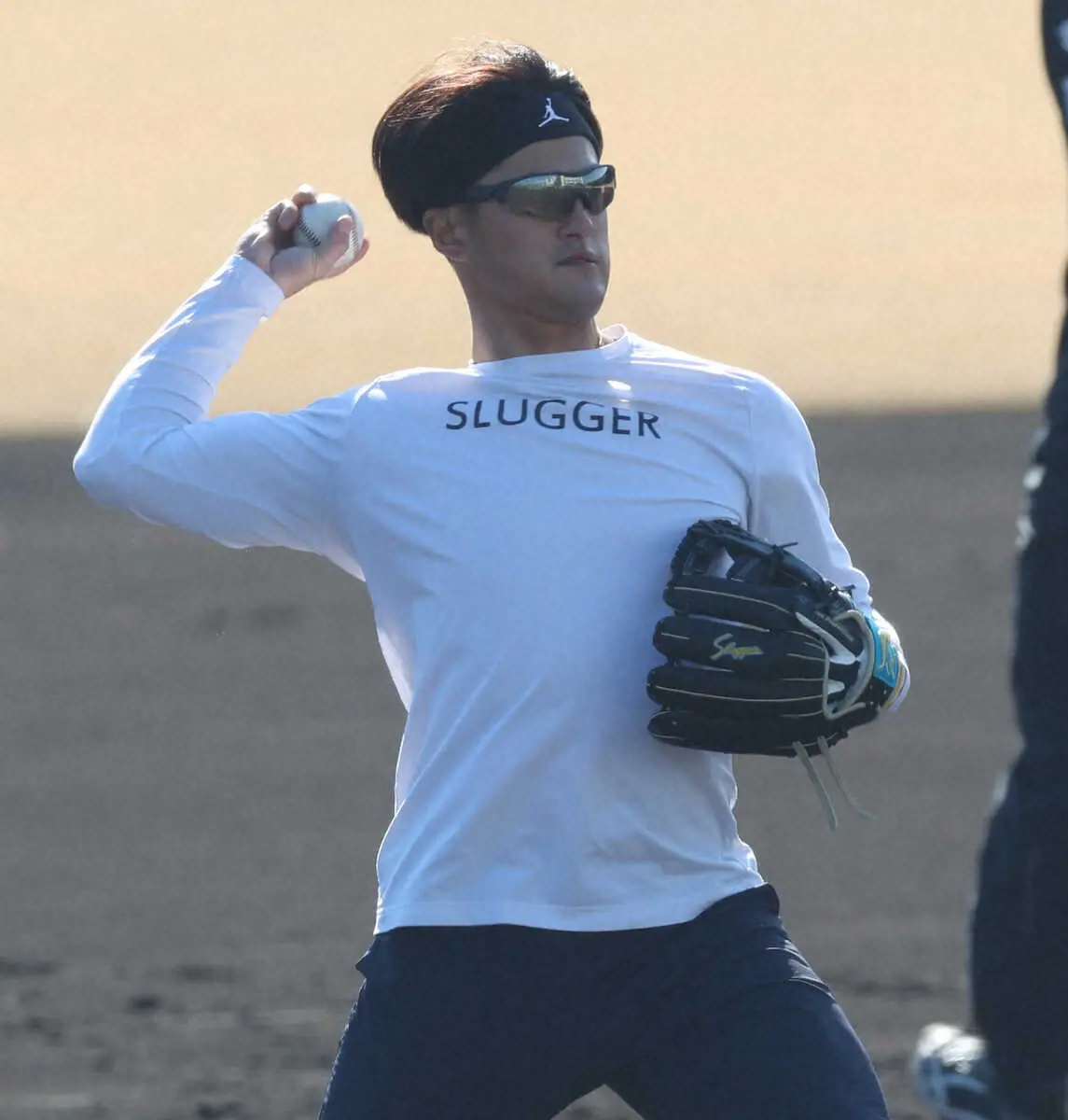 【画像・写真】阪神・板山　4年ぶり1軍キャンプ　5種のグラブで気合「試合出るためなら、どこでもやる」28歳背水の陣