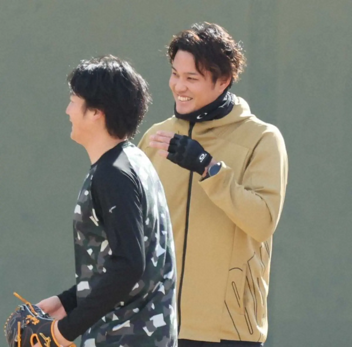 【画像・写真】アスレチックス移籍の藤浪が帰国　鳴尾浜球場へあいさつ回り