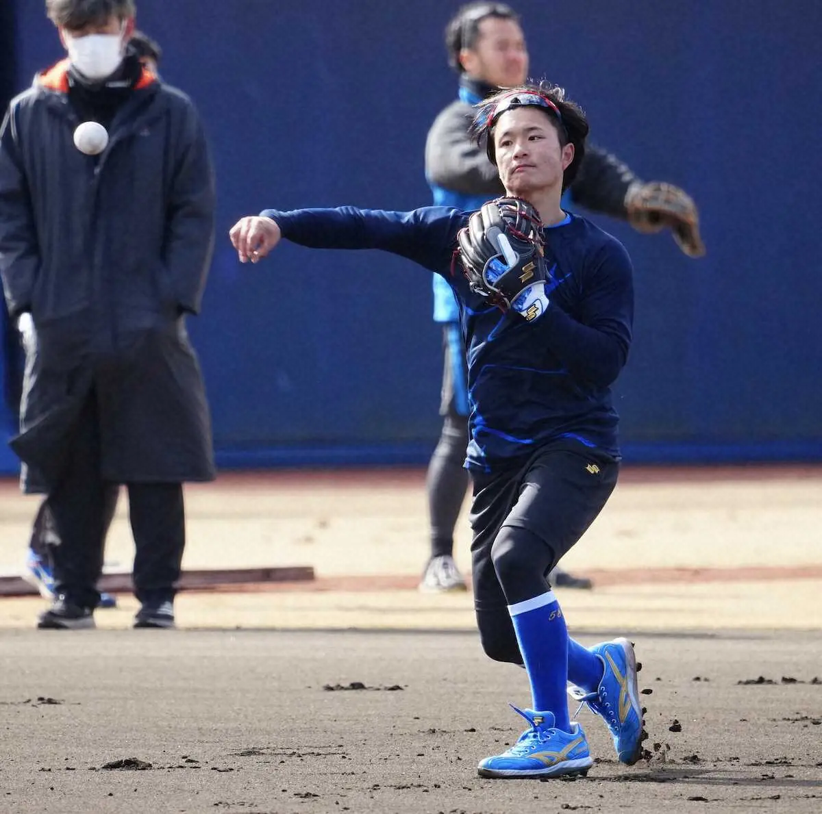 【画像・写真】日本ハム・ドラ5奈良間　1軍先輩に学べ！春季キャンプで「質問魔」になる