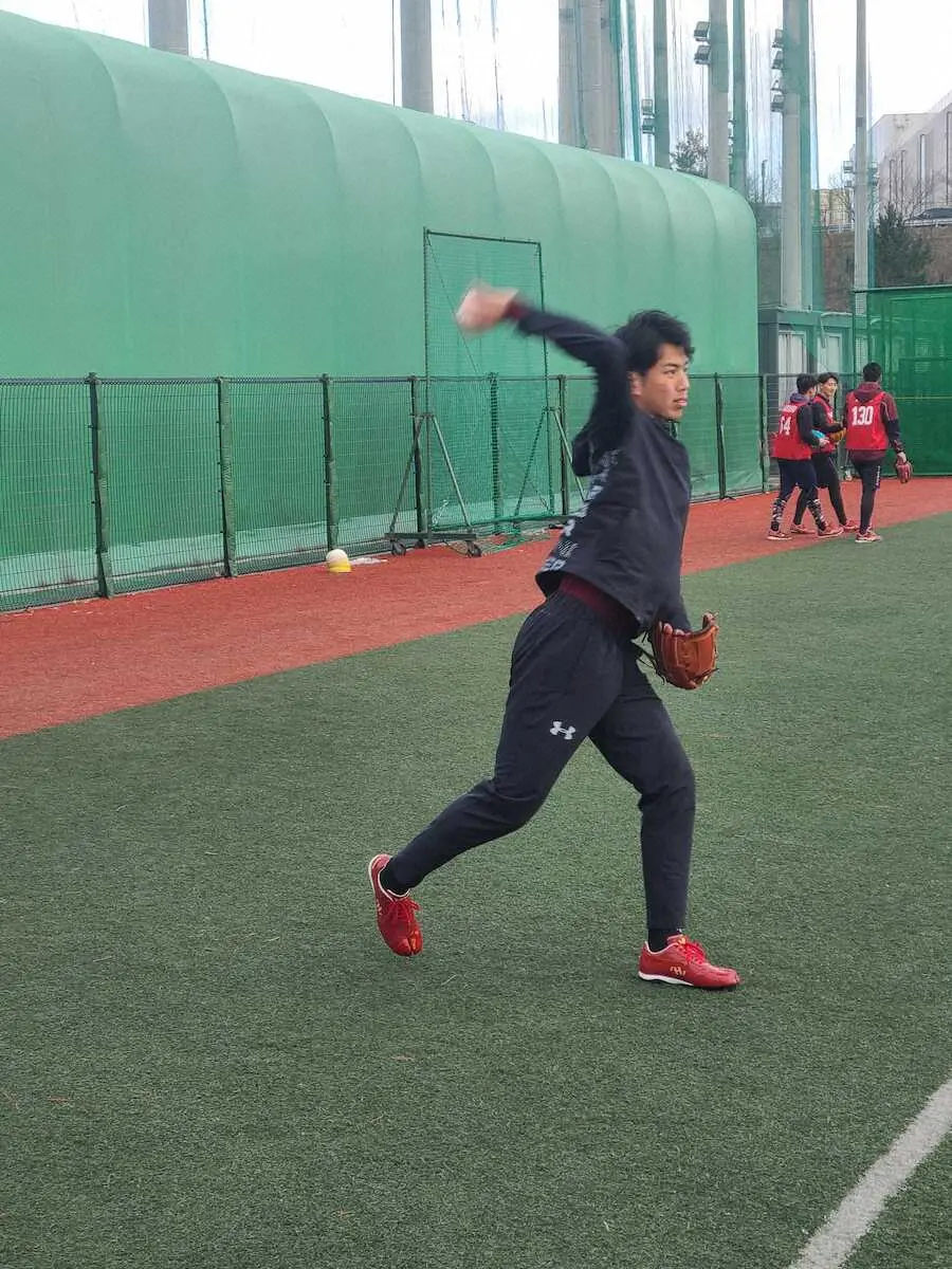 【画像・写真】楽天・宮森　2年目は「足袋」スパイクで足固め　親指に切れ目の新形状で勝ちパターン入りだ