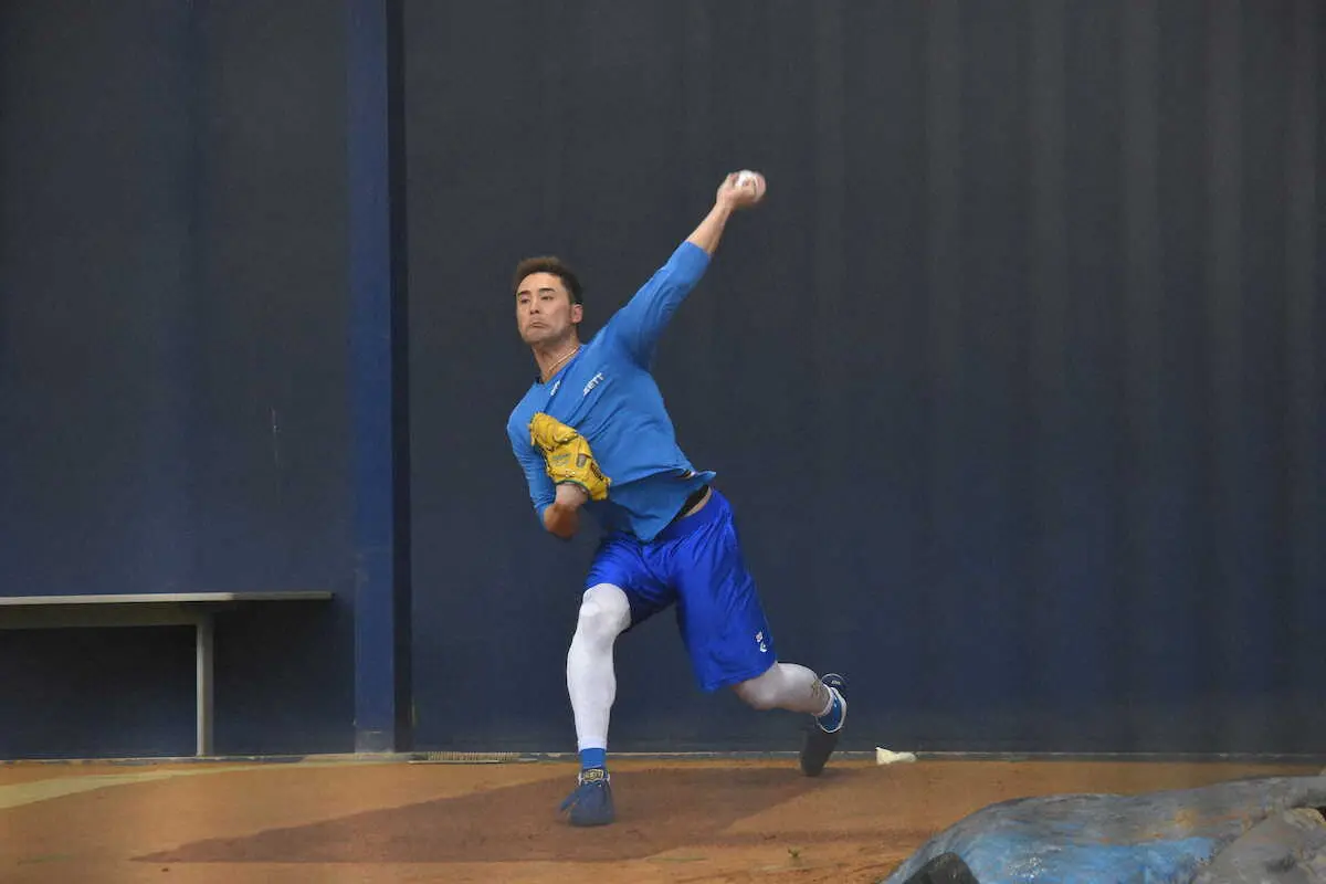 【画像・写真】日本ハムの二刀流・上原　先乗り自主トレスタート、一番乗りでブルペン入り74球