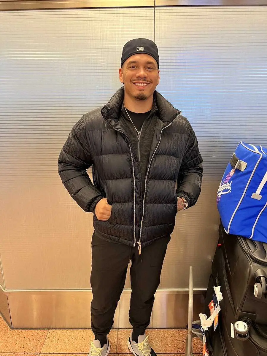 【画像・写真】ヤクルト新助っ人3投手が来日　守護神候補最速160キロ腕ケラ「3連覇貢献できるよう最善を尽くす」